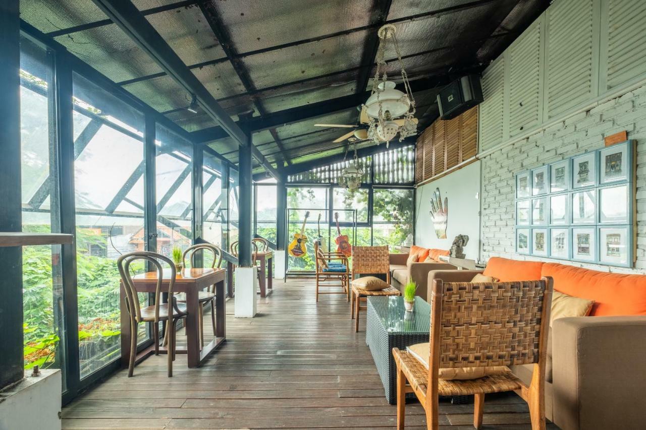 Capital O 852 The Silk At Dago Hotel Bandung Exterior foto